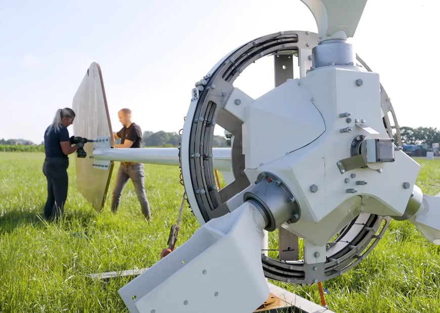 EAZ-model wind turbine on a farm with a robust, mechanically simple design