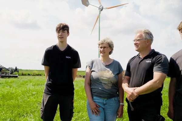 Kleine windmolen melkveehouderij Steenblock family