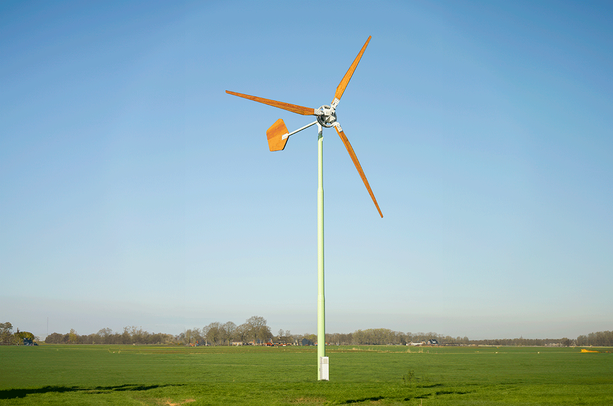 Windmolen met houten wieken